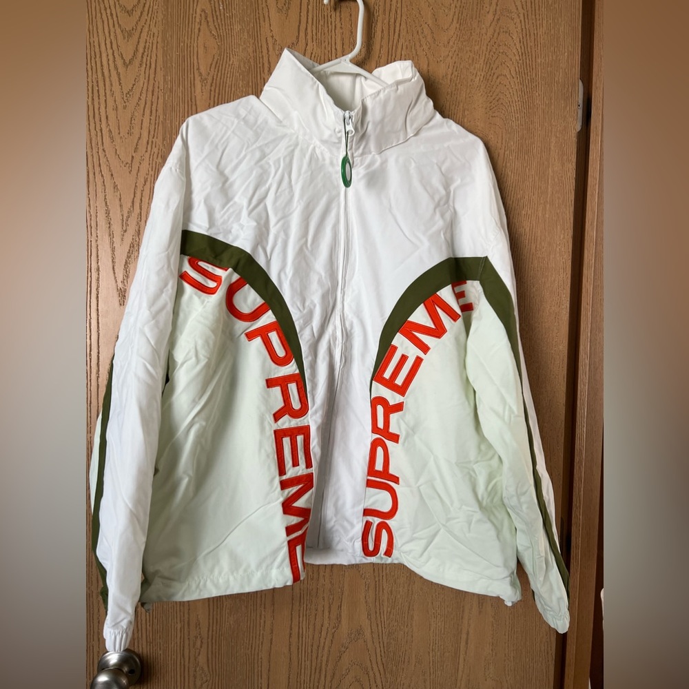 Supreme windbreaker, Size Large NWT